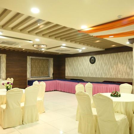 Hotel Moments Lucknow Esterno foto